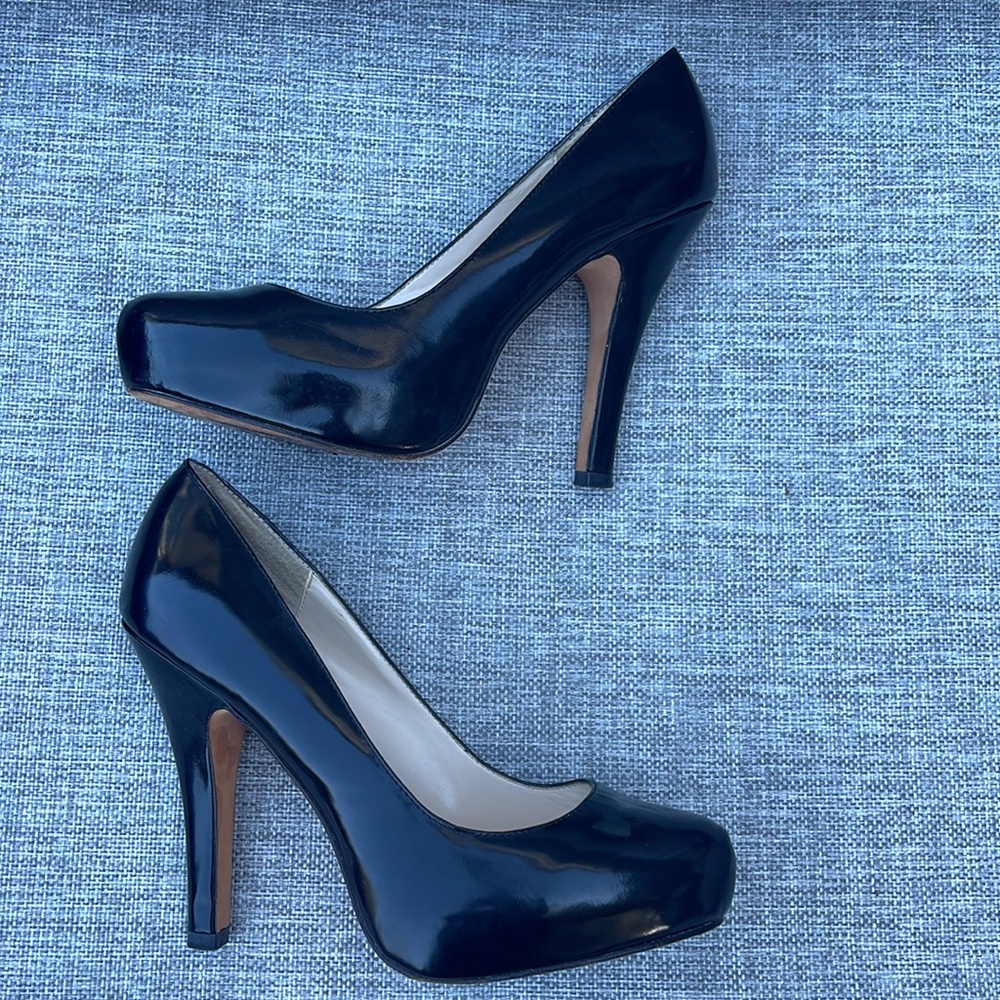 Steven by Steve Madden - black , shiny leather platform heels - Picture 6 of 12